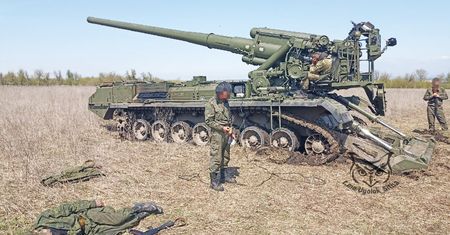 Rosja czyści magazyny. Stara atomowa artyleria 2S7 Pion jedzie na front