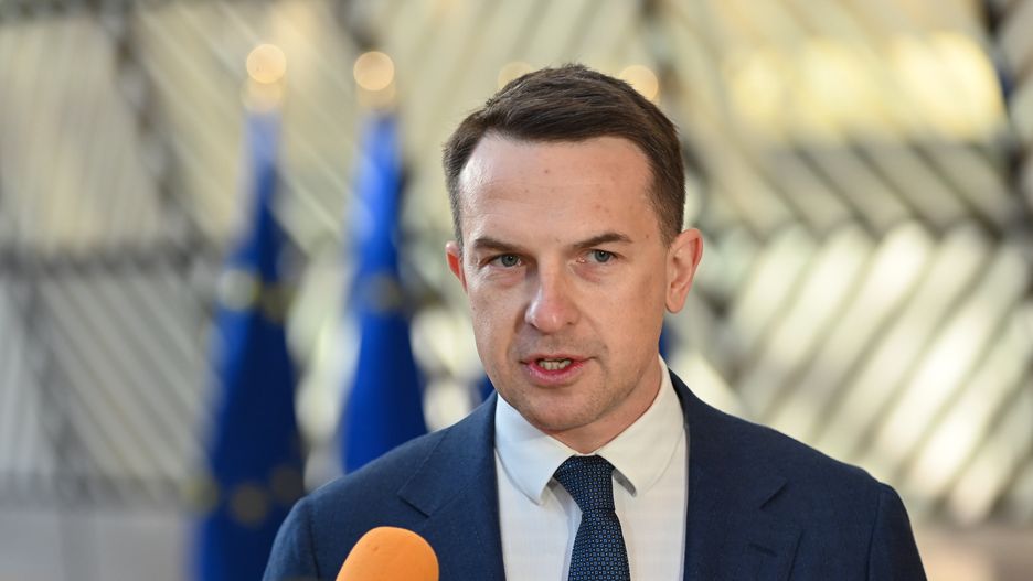 Bruksela, Belgia, 18.03.2025. Przewodnictwo Polski w Radzie UE. Minister ds. europejskich Adam Szłapka przed rozpoczęciem posiedzenia Rady Ogólnej w Brukseli, 18 bm. (jm) PAP/Kinga Majewska