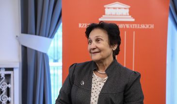 Szła ulicą blisko miesięcznicy smoleńskiej. "Proszę pani, będziemy panią eskortować"