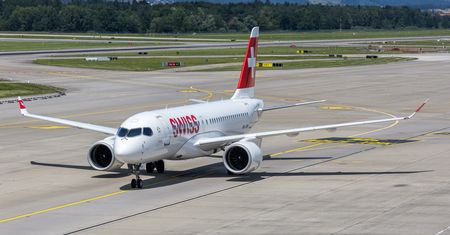 Brutalny atak na stewardesę. Załapał ją za piersi, szarpał i krzyczał