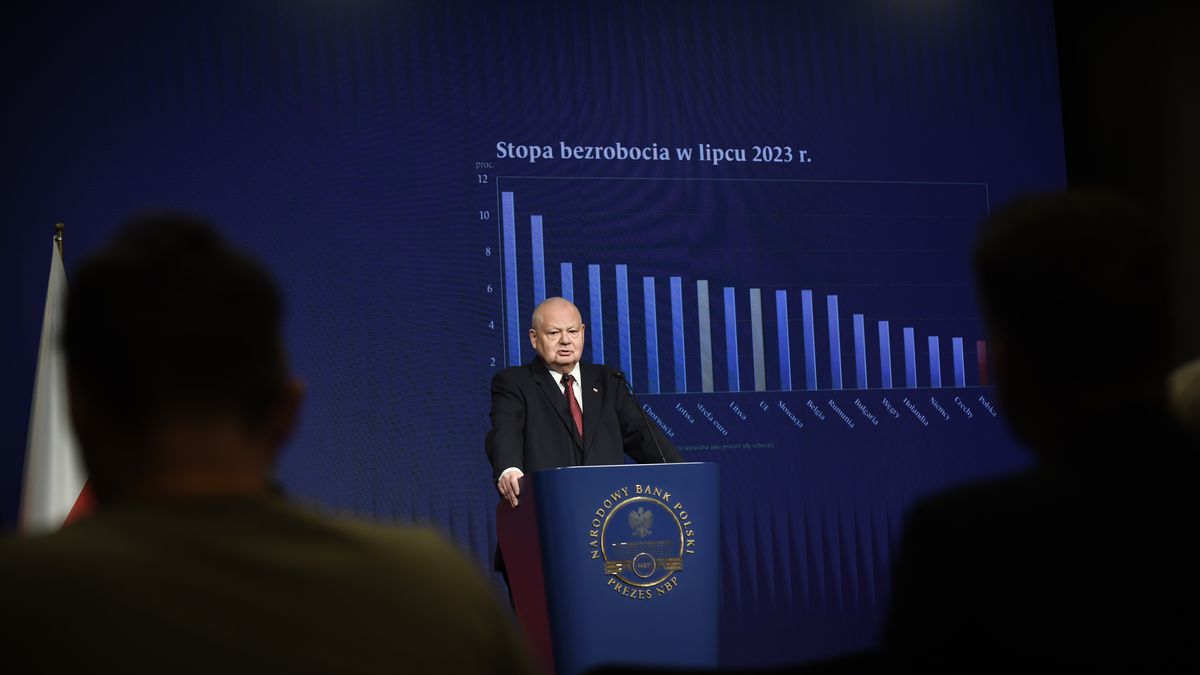 Szef NBP Adam Glapiński podczas konferencji prasowej