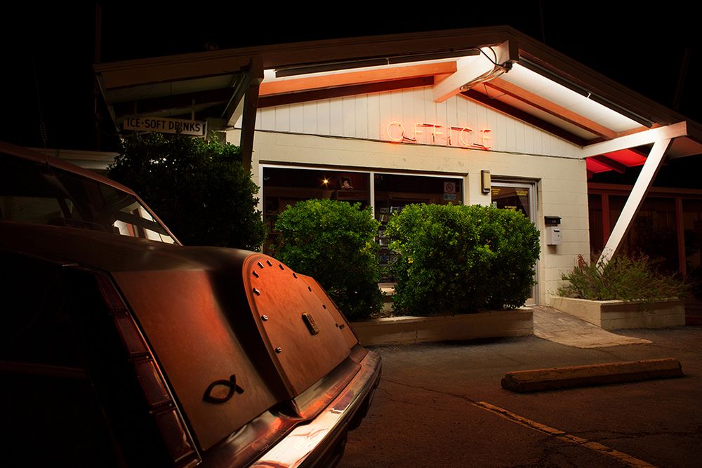 „Americana” Garroda Kirkwooda to minimalistyczny obraz wyluzowanej Kalifornii 27