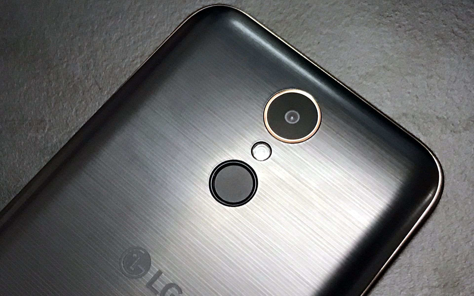 LG K10 (2017) - ten telefon będzie hitem u operatorów 4