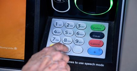 Przerwy techniczne w kilku bankach. W weekend szykują się spore utrudnienia