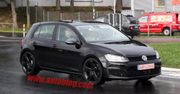 Nowy Volkswagen Golf R przyłapany bez kamuflażu