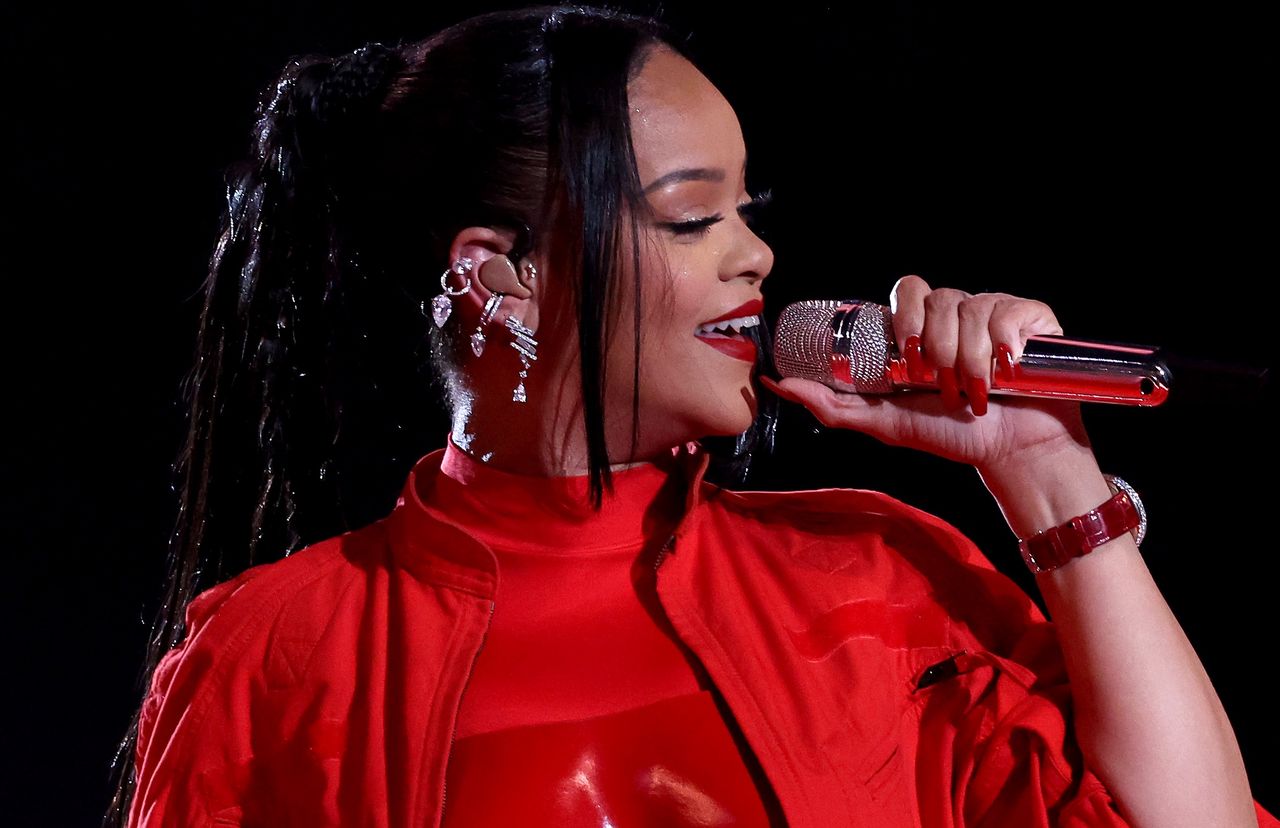 Rihanna dała popis na Super Bowl 2023. Tym gestem ogłosiła radosną nowinę