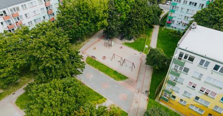 Bezpiecznie i nowocześnie. Nowy plac zabaw przy Batalionów Chłopskich