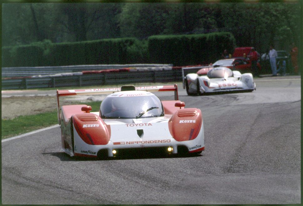 Toyota TS010 jedzie po swoje pierwsze zwycięstwo. Monza, rok 1992