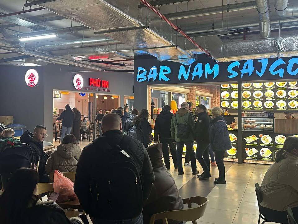 Kupcy z centrum Modlińska 6D znów otwarci dla klientów. "Konflikt rozwiązany, zapraszamy na zakupy"