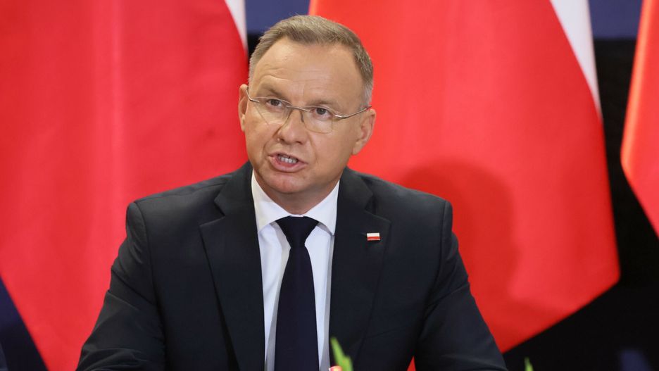 Posiedzenie Rady ds. Samorz?du Terytorialnego Narodowej Rady Rozwoju
Fot. Pawel Wodzynski/East News, 01.09.2024. Wielun. 85. rocznica wybuchy II wojny swiatowej. Posiedzenie Rady ds. Samorzadu Terytorialnego Narodowej Rady Rozwoju na temat reparacji z tytulu strat, jakie Polska poniosla z powodu napasci Niemiec na Polske w 1939 r. oraz pozniejszej okupacji niemieckiej. Spotkanie z udzielem prezydenta Andrzeja Dudy (n/z) odbylo sie w Muzeum Ziemi Wielunskiej.
Pawel Wodzynski