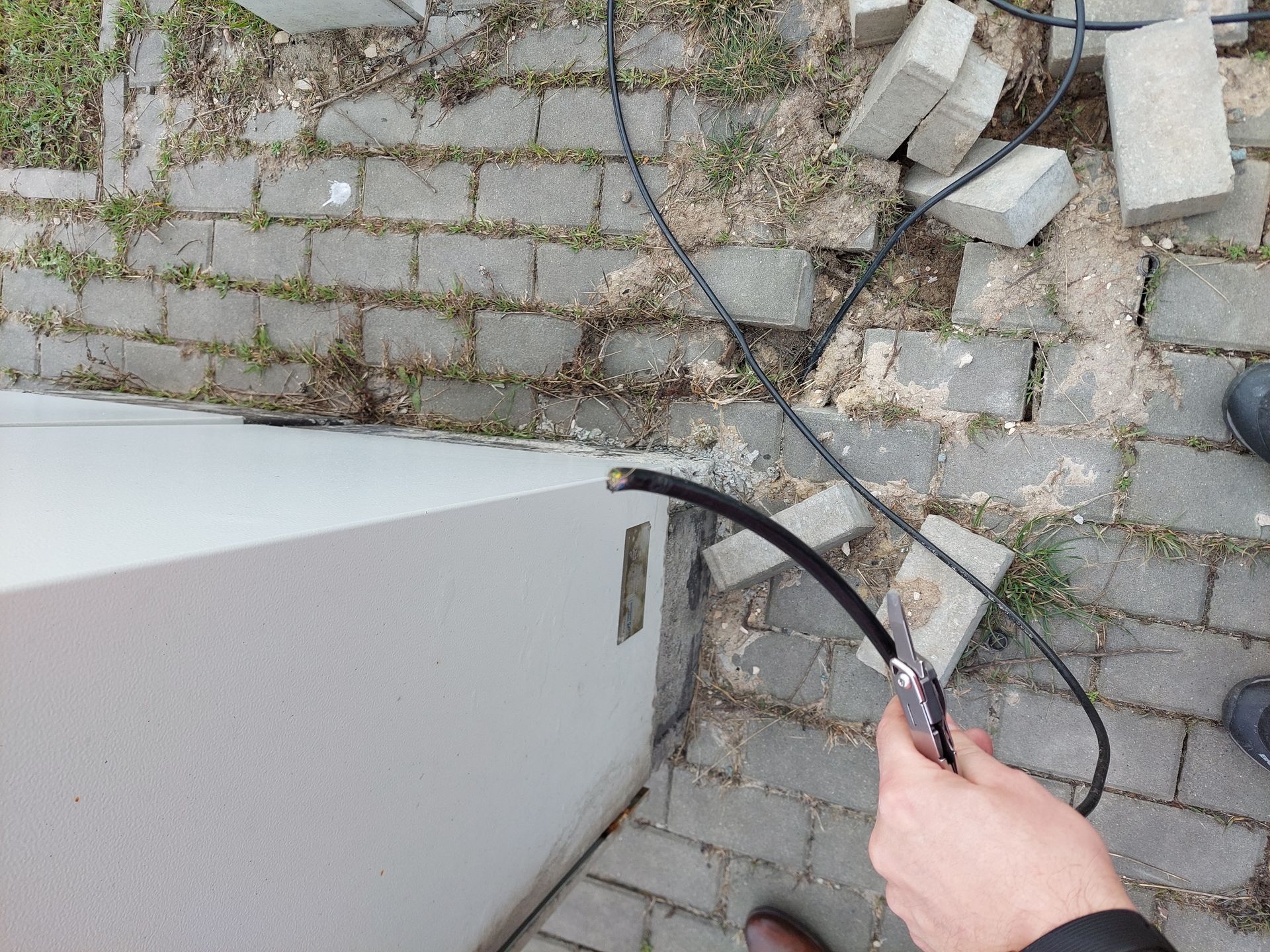 Zniszczona przez złodziei infrastruktura autostrady A1