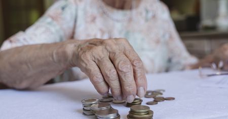 Seniorze, kończy się czas. ZUS dał termin do końca lutego 2024