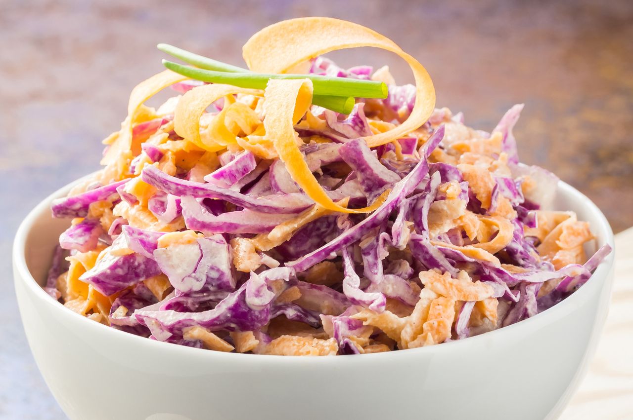 Sprawdź, jak zrobić surówkę z dwóch różnych kapust
