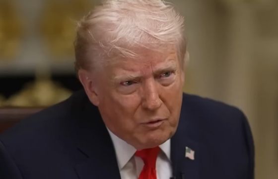 Wyszukiwarka uśmierciła Donalda Trumpa. Bo AI uwierzyła we wpis z Reddita