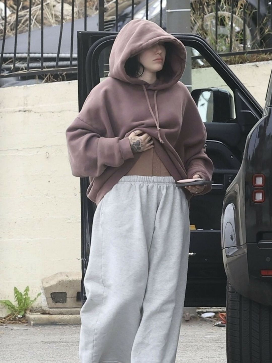 Noah Cyrus prónuje być incognito 