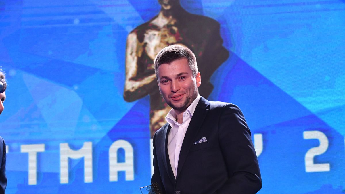 Warszawa, 02.12.2021. Laureat nagrody specjalnej, dyrektor TVP Sport Marek Szkolnikowski podczas Gali Finałowej 3. Plebiscytu Polskiego Komitetu Paraolimpijskiego na Sportowca Roku#Guttmanny2021 w Centrum Olimpijskim w Warszawie, 2 bm.(js) PAP/Piotr Nowak