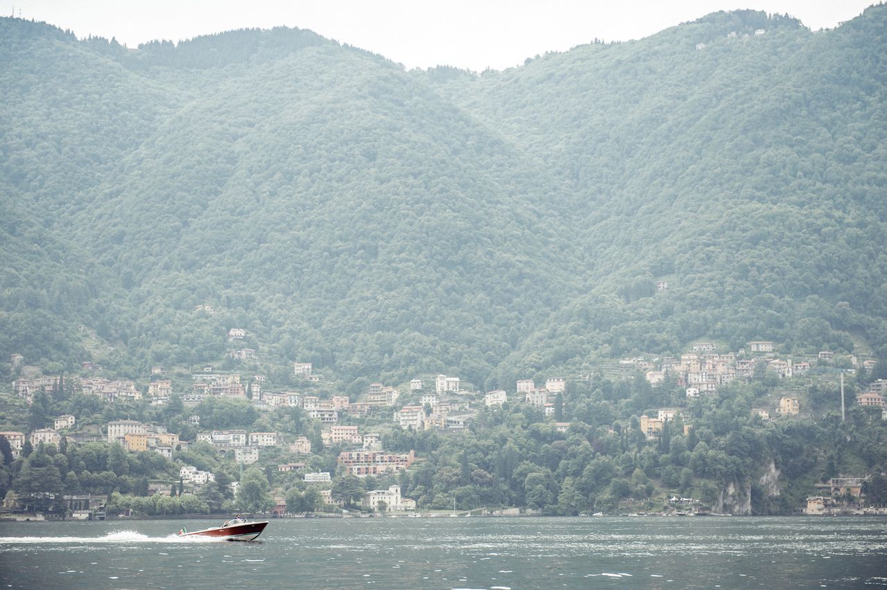 Riva Aquarama. Królowa motorówek pruje przez zimne wody jeziora Como.