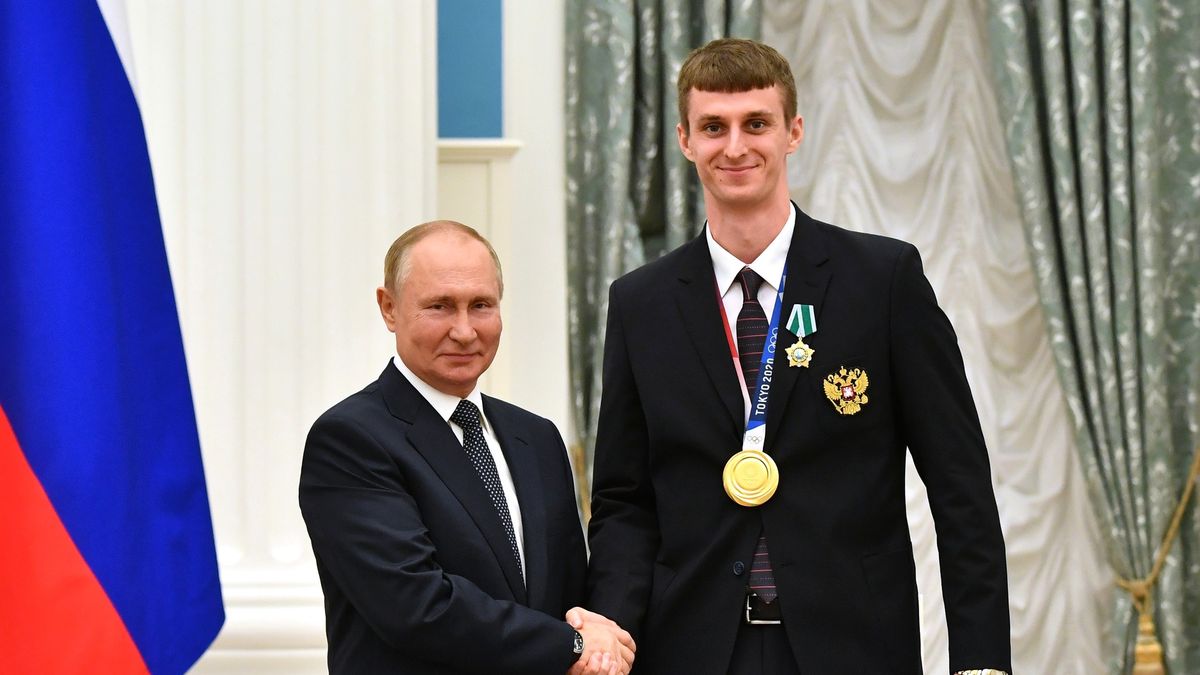 Na zdjęciu: Władimir Putin i Władysław Larin (Wikipedia/CCA 4.0/Ria Novosti)