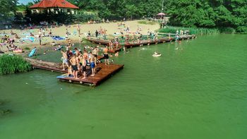 Plaża pod miastem. Można do niej dojść spacerem. Lubicie tu wypoczywać? GALERIA