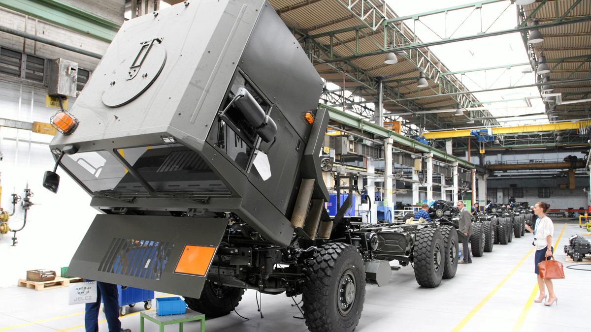 Jelcz - Laskowice , linia produkcyjna wojskowych pojazdow ciezarowych
17.07.2014  Jelcz - Laskowice , linia produkcyjna wojskowych pojazdow ciezarowych w fabryce Jelcza .
Fot. Maciej Swierczynski / Agencja Wyborcza.pl
Fot. Maciej Swierczynski / Agencja Wyborcza.pl
Jelcz, ciezarowka, pojazd, wojskowy, /FR/