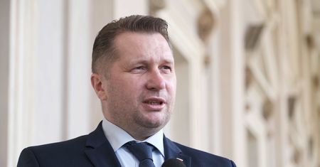 Czarnek zdecydował. Dzieci nauki o biznesie będą czerpać z tekstów Jana Pawła II
