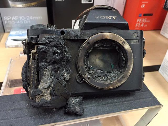 Nieszczęśliwe wypadki aparatów: Sony w lawie