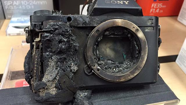 Nieszczęśliwe wypadki aparatów: Sony w lawie 1