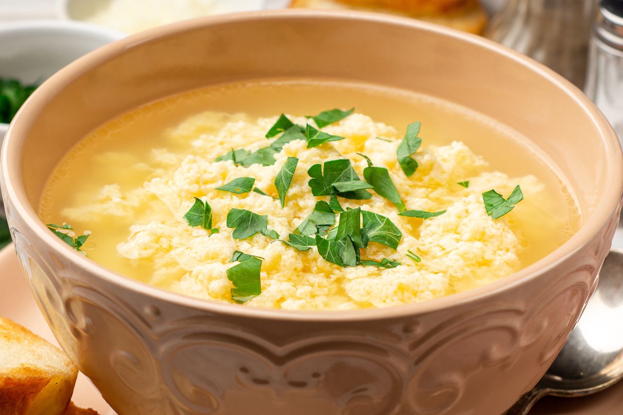 Wyjątkowa zupa prosto z Włoch. Stracciatella zniknie z gara w kilka minut