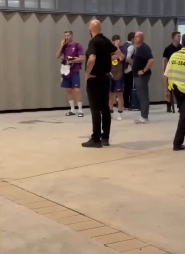 Robert Lewandowski pod stadionem