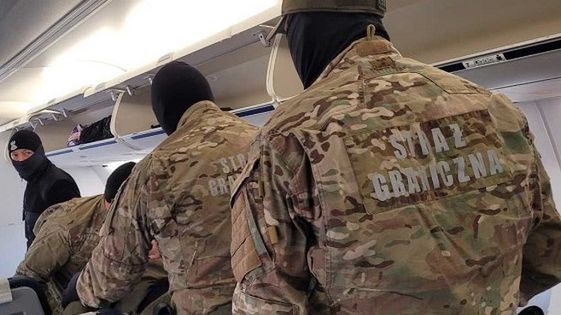 Agresywny pasażer na lotnisku w Poznaniu