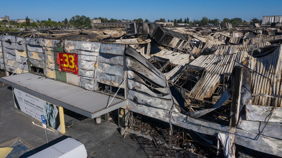 zniszczona hala
Leszek Szyma�ski
centrum handlowe, centrum handlowego, hala, hali, handlowa, handlowy, kompleks, Marywilska 44, po�ar, spalona, zgliszcza, zniszczenia, pogorzelisko