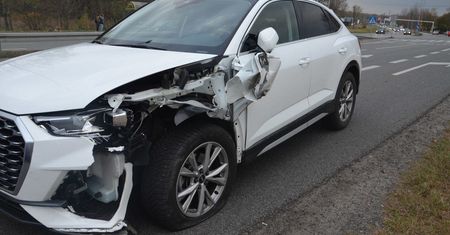 17-latek chciał wejść na pasy. Wjechało w niego audi
