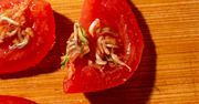 Przekroiłem pomidora i zamarłem. Wyglądały jak robaki, ekspertka tłumaczy, czy można je jeść