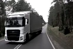 Kierowca chyba stracił głowę. Ciężarówka jechała na czołówkę