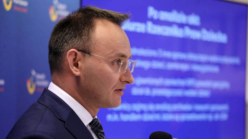 Mikołaj Pawlak twierdzi, że nie przejmuje się atakami skierowanymi w jego stronę