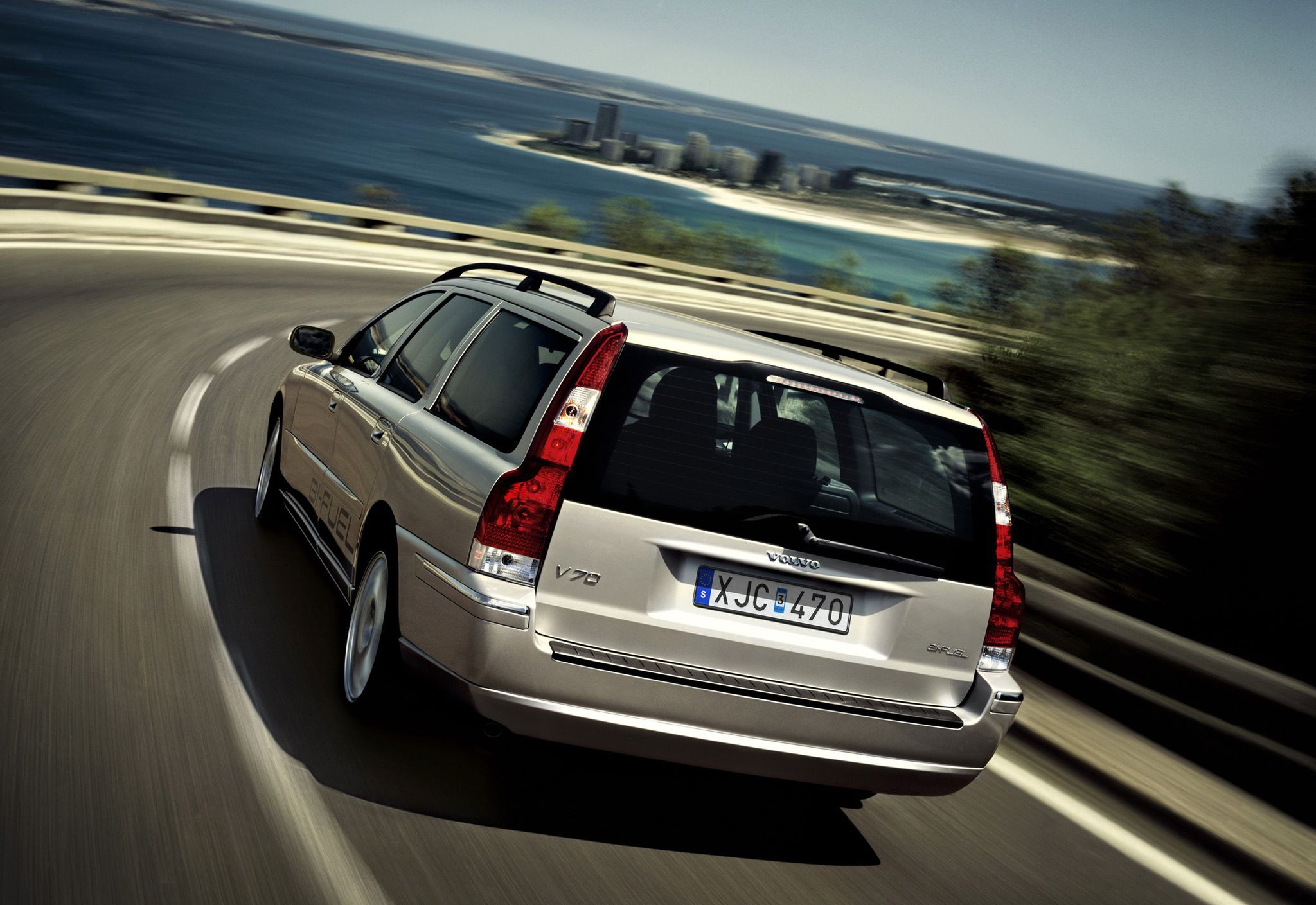 Volvo V70 nie jest autem stworzonym do szybkiego pokonywania zakrętów. Jeżeli cenicie sobie sportowe właściwości jezdne, to nie jest model dla was.