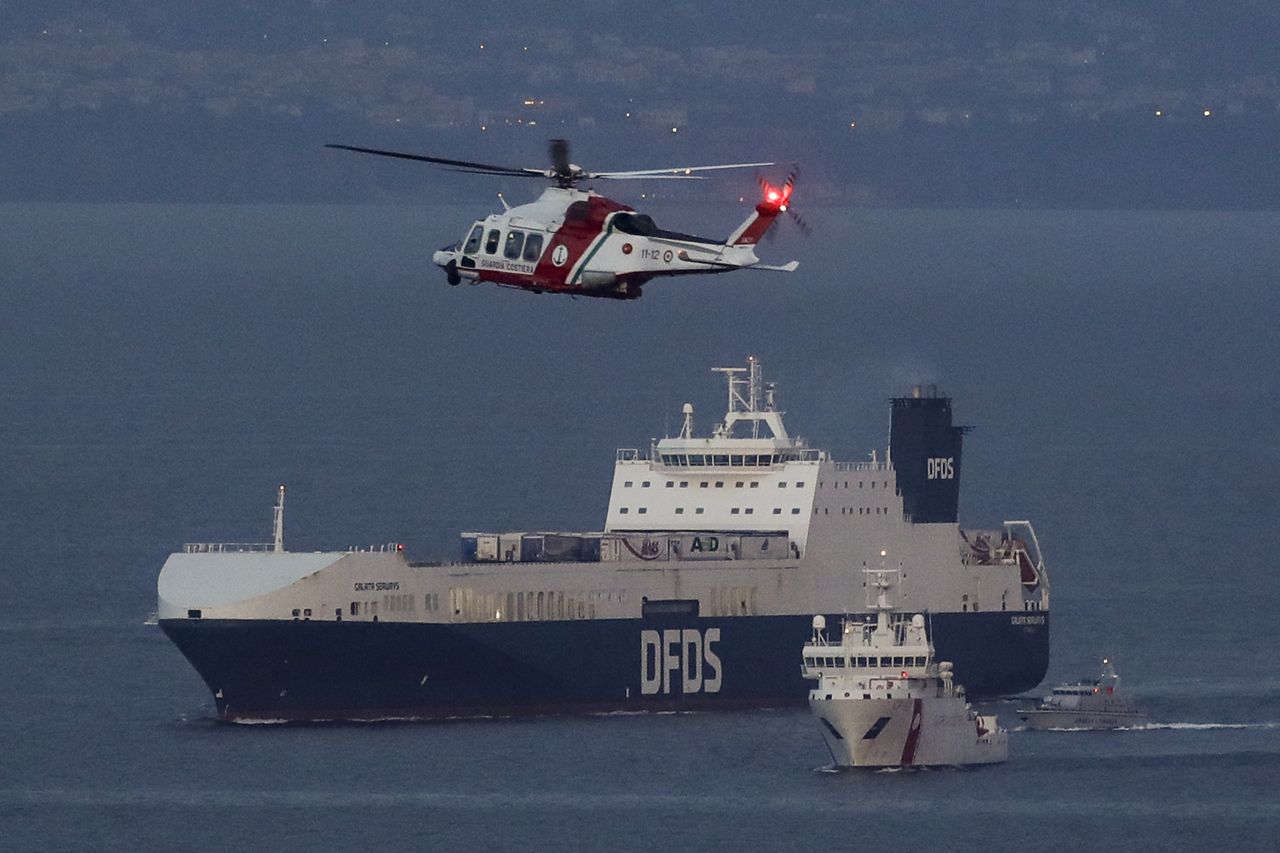 Imigranci wdarli się na turecki statek handlowy. Odbiły go włoskie siły specjalne