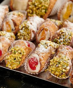 Cannoli – przepis na sycylijskie rurki z kremem