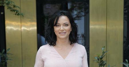 Izabela Małysz na planie spotu promującego ''Taniec z gwiazdami''. Postawiła na sukienkę podkreślającą talię