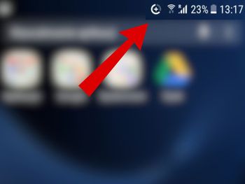 Plus w kółku w telefonie. Mało osób wie, co oznacza ten symbol