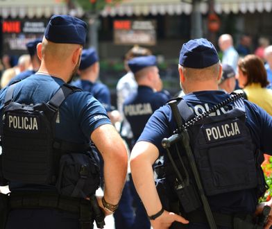 Kolejna skandaliczna interwencja. Policjant uderzył mężczyznę w twarz