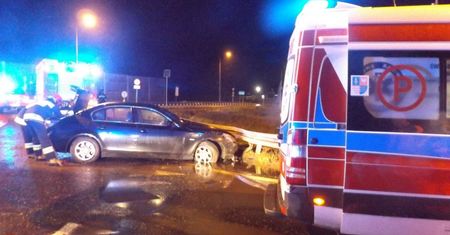Szalony jazda BMW i "skok" nad rondem. "Wybił się jak Małysz"