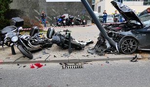 Warszawa. Pijany kierowca staranował wszystko, co miał na drodze. Ściął latarnie, motocykle i hulajnogi