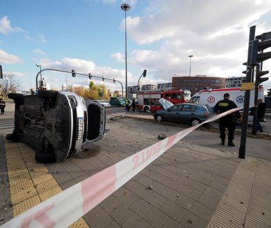 Łódź. 2 policjantów rannych w zderzeniu radiowozu z samochodem osobowym