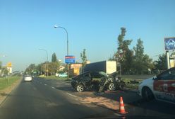 Wjechał w betonowy fragment. Ogromne korki na Hynka