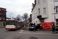 Piekary Śląskie. Zderzenie samochodu z autobusem. Zginął pieszy