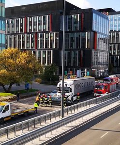 Warszawa. Duży korek na Mokotowie po wypadku w pobliżu Galerii Mokotów