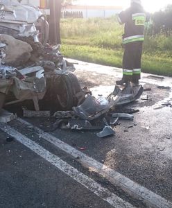 Strażacy wezwani do zmiażdżonego samochodu. Nie mogli uwierzyć w to, co zobaczyli