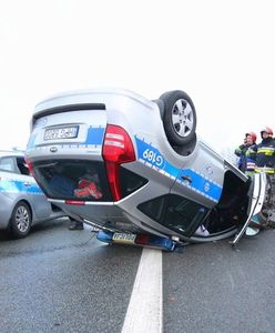Wypadek kolumny VIP w Katowicach. Dachował radiowóz, ranny policjant