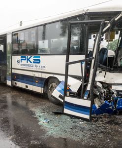 Kujawsko-pomorskie: autobus zderzył się czołowo z ciężarówką. Są ranni